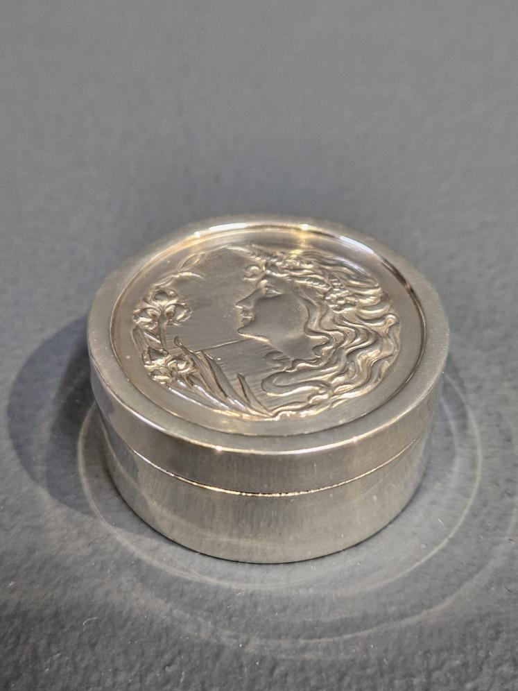 Silver Art Nouveau Pill Box - Image 1
