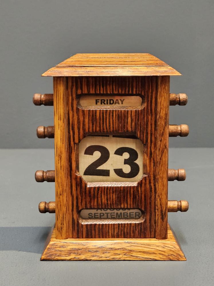 Edwardian Oak Perpetual Desk Calendar - Image 2