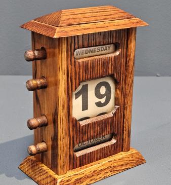 Edwardian Oak Perpetual Desk Calendar - Image