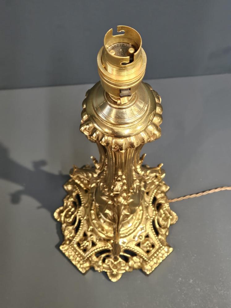 Superb Victorian Gilded Brass Table Lamp - Image 4