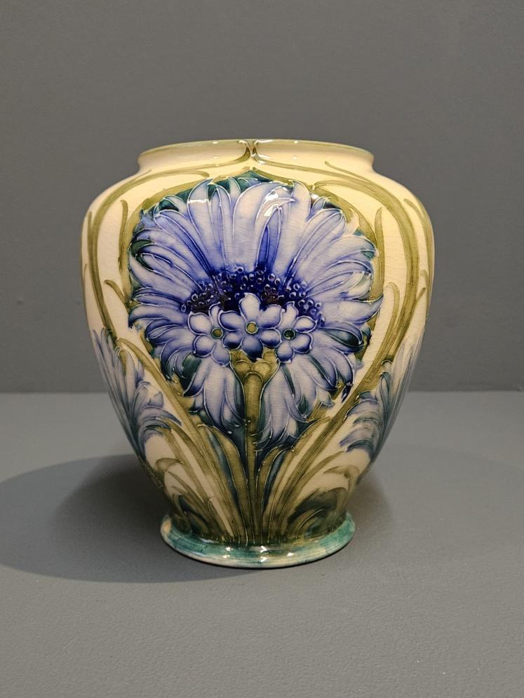 Rare Moorcroft McIntyre Cornflower on White Vase - Image 7