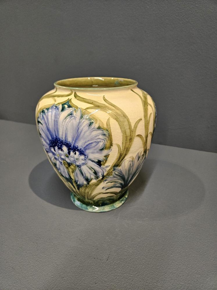 Rare Moorcroft McIntyre Cornflower on White Vase - Image 6