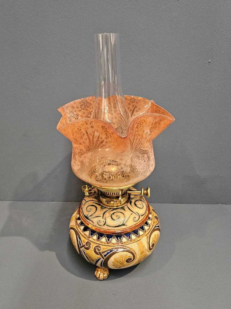 Unusual Doulton Lambeth Oil Lamp and Shade - Image 8