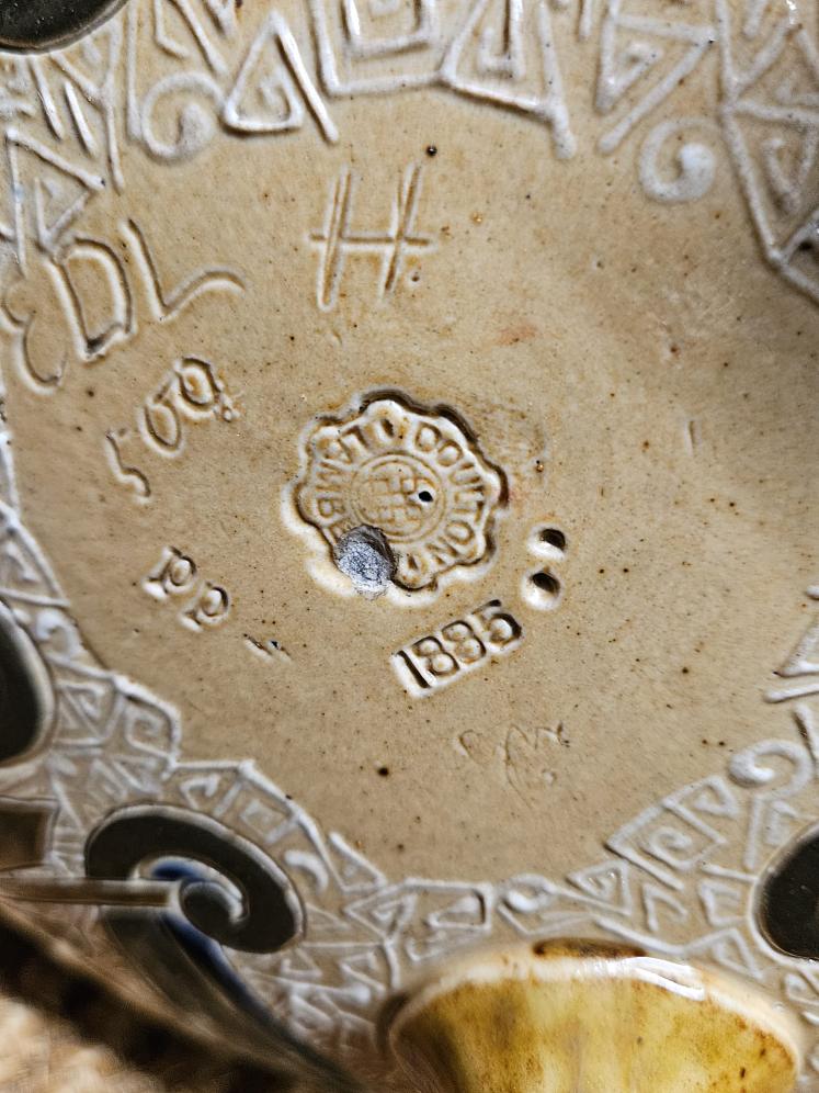Unusual Doulton Lambeth Oil Lamp and Shade - Image 7