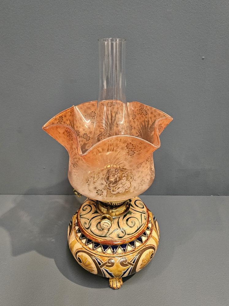 Unusual Doulton Lambeth Oil Lamp and Shade - Image 6
