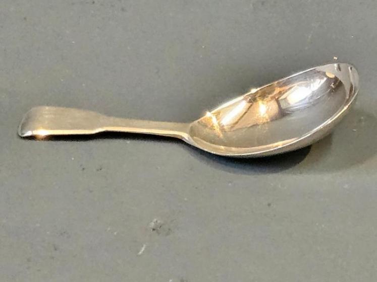 Superior Quality Georgian Silver Caddy Spoon - Image 1