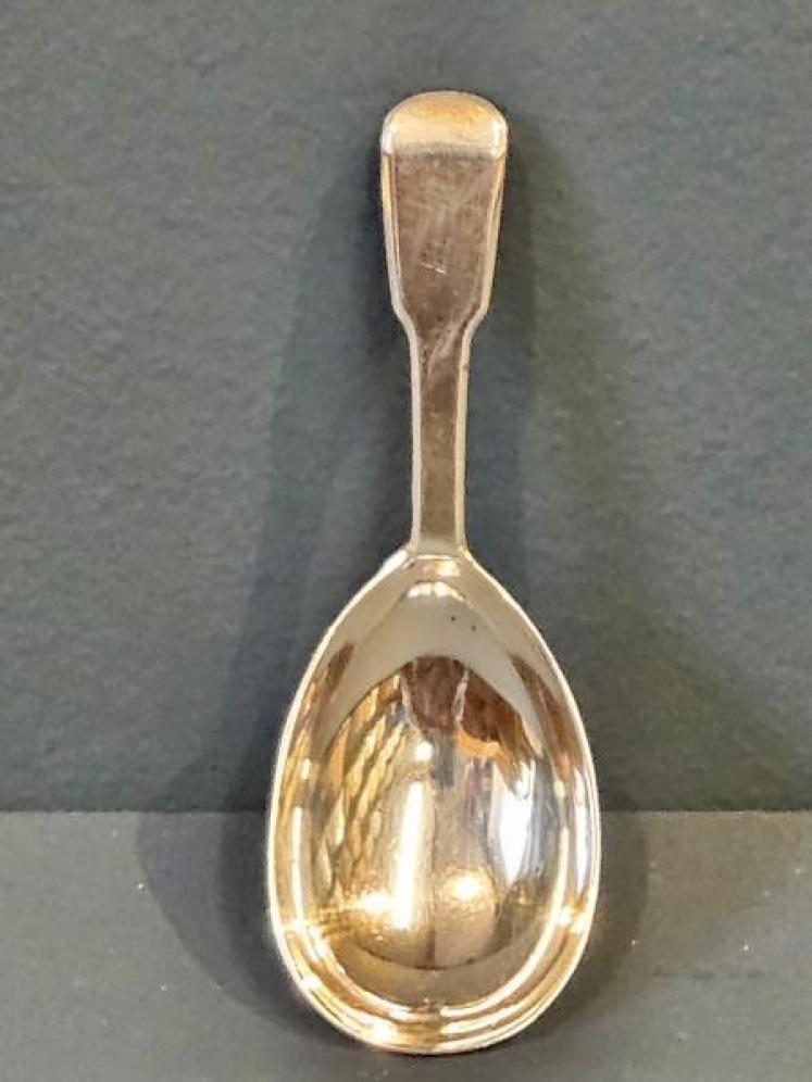 Superior Quality Georgian Silver Caddy Spoon - Image 2