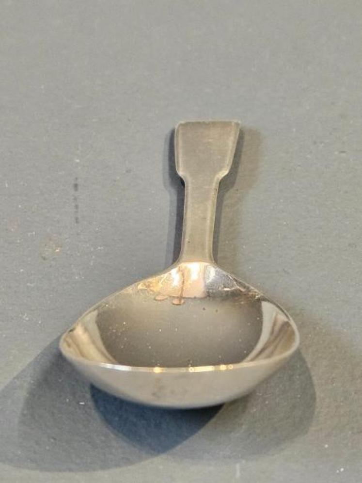 Superior Quality Georgian Silver Caddy Spoon - Image 5