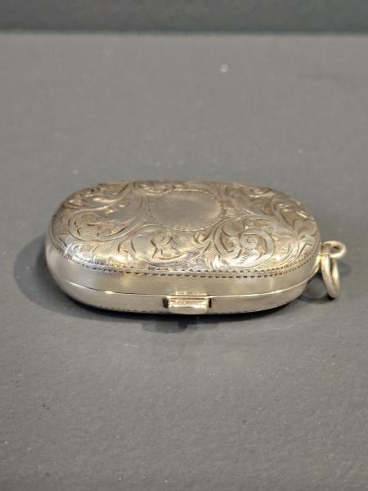 George V Engraved Silver Double Sovereign Case - Image 3