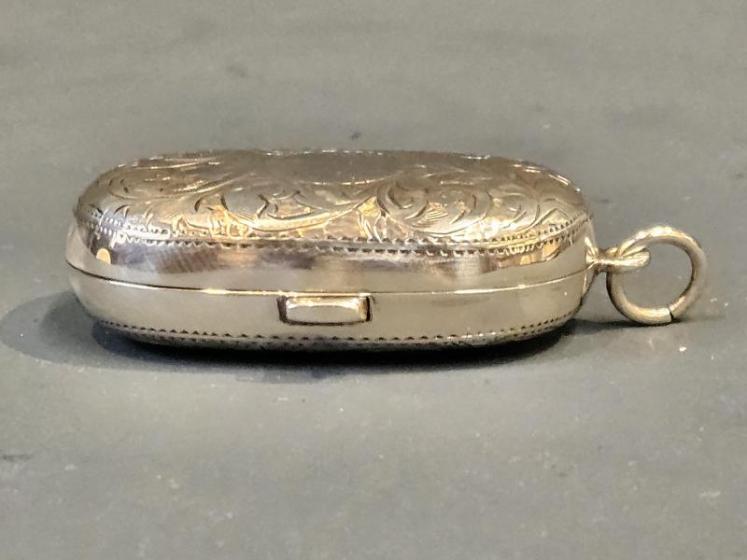 George V Engraved Silver Double Sovereign Case - Image 4