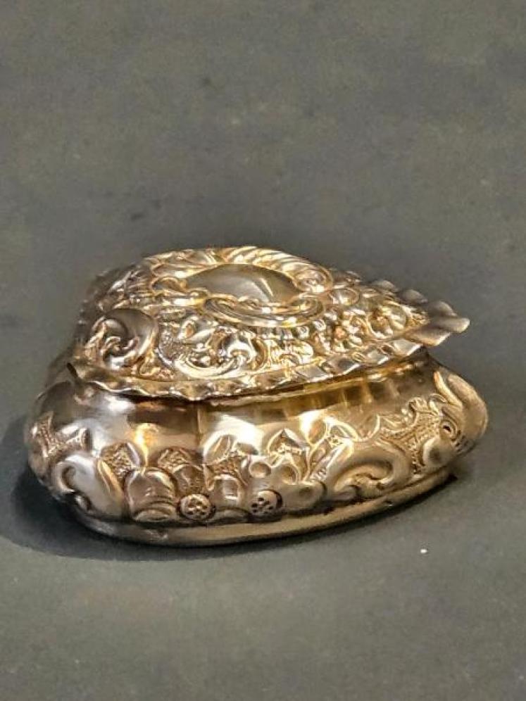 Small Victorian Heart Shaped Silver Ring Box - Image 2