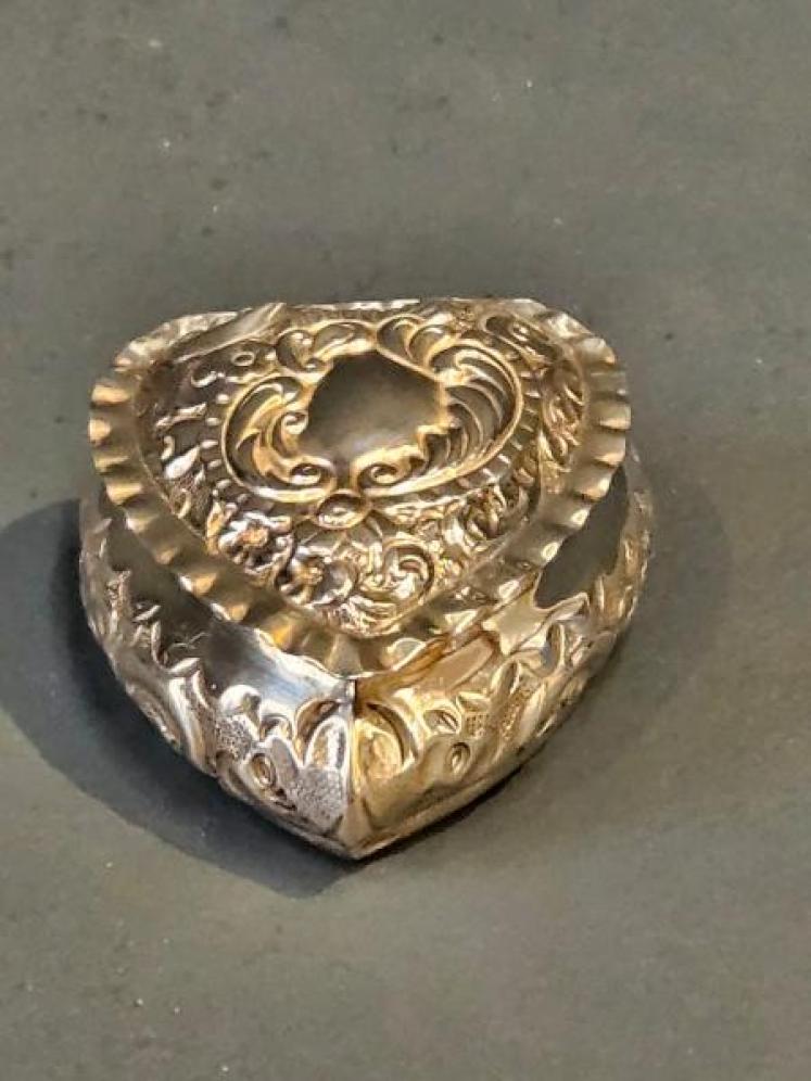 Small Victorian Heart Shaped Silver Ring Box - Image 3