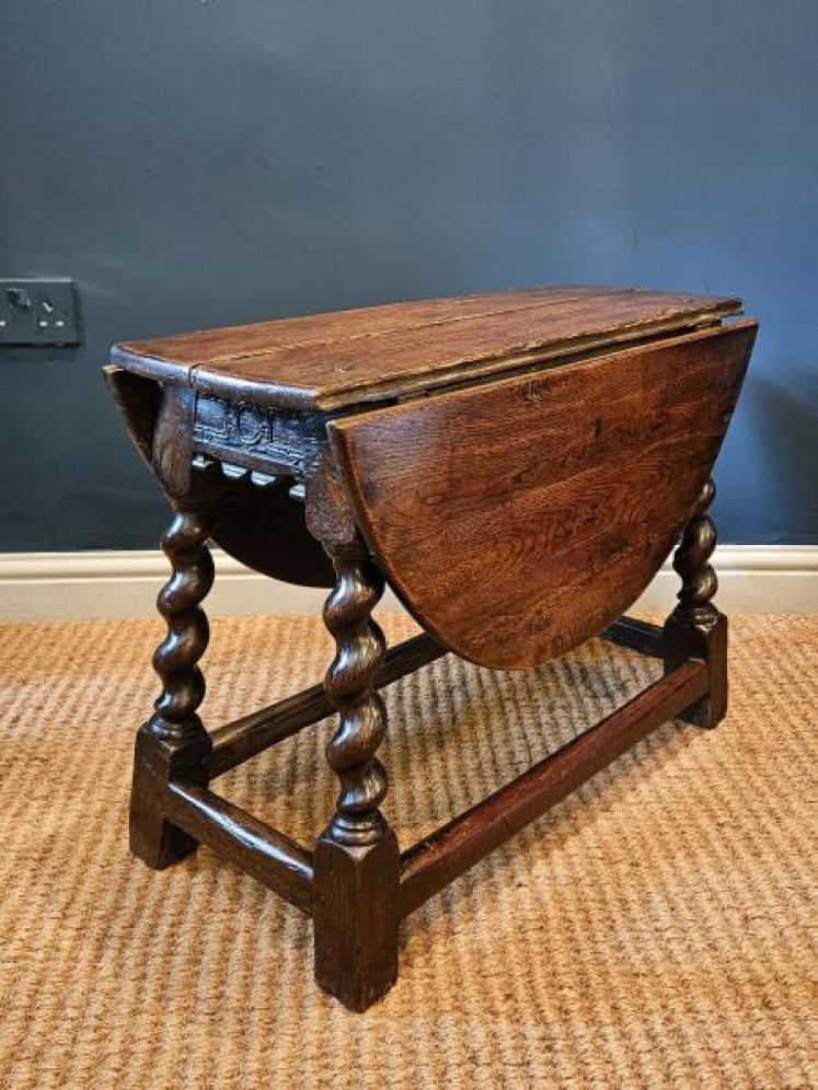 George I Oak Drop Leaf Occasional Table - Image 1