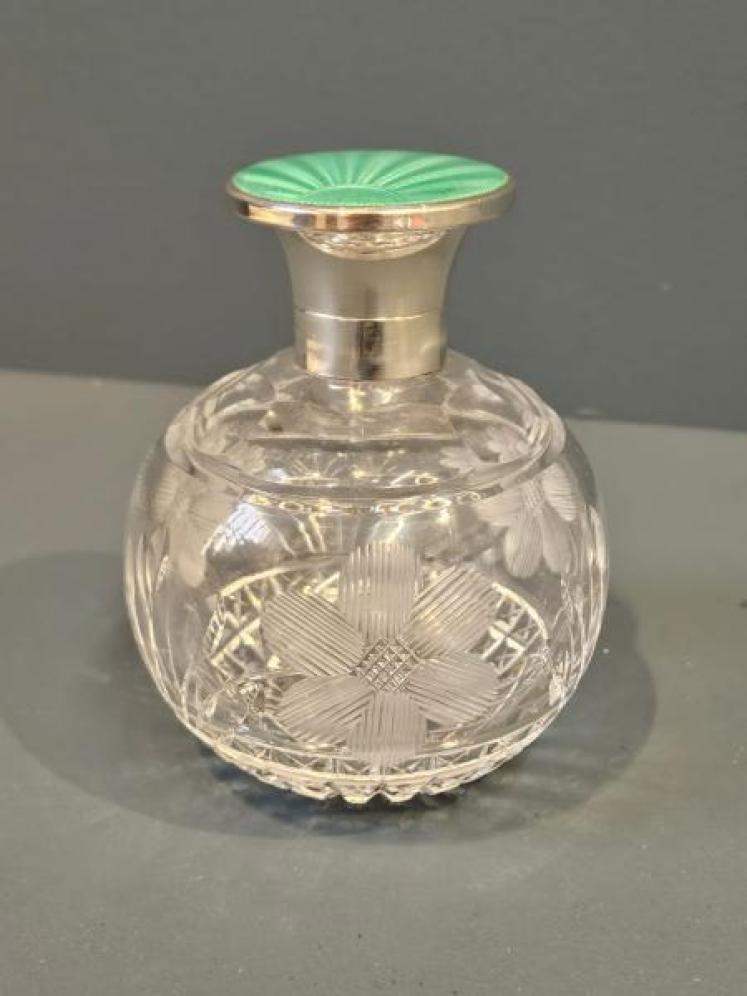 George V Silver and Enamel Topped Crystal Scent Bottle - Image 1