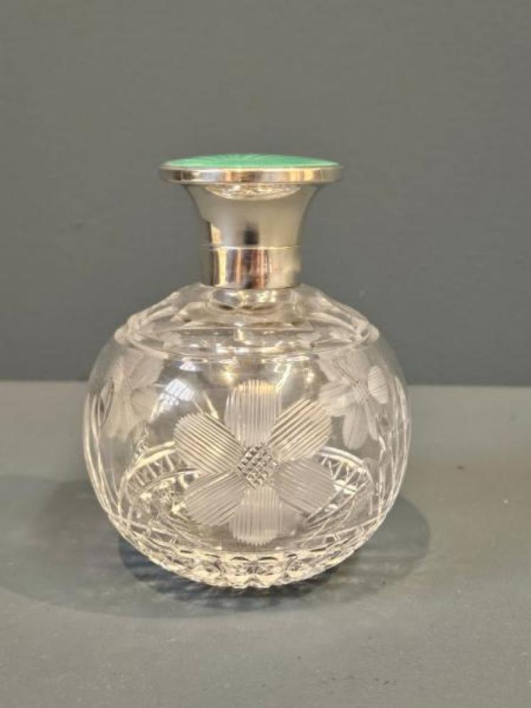George V Silver and Enamel Topped Crystal Scent Bottle - Image 2