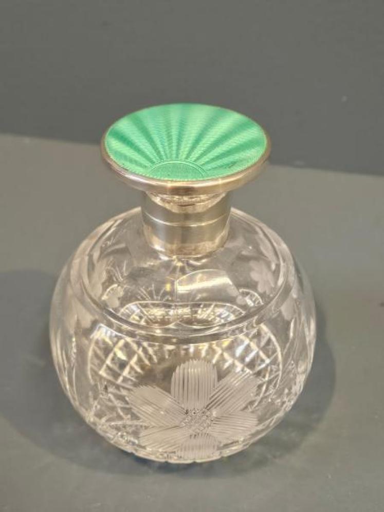 George V Silver and Enamel Topped Crystal Scent Bottle - Image 6