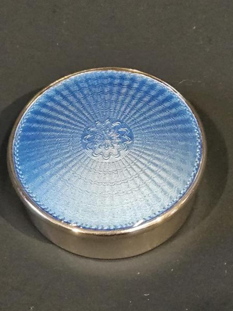 Matching Pair of Silver and Blue Engine Turned Enamel Pill Boxes - Image 2