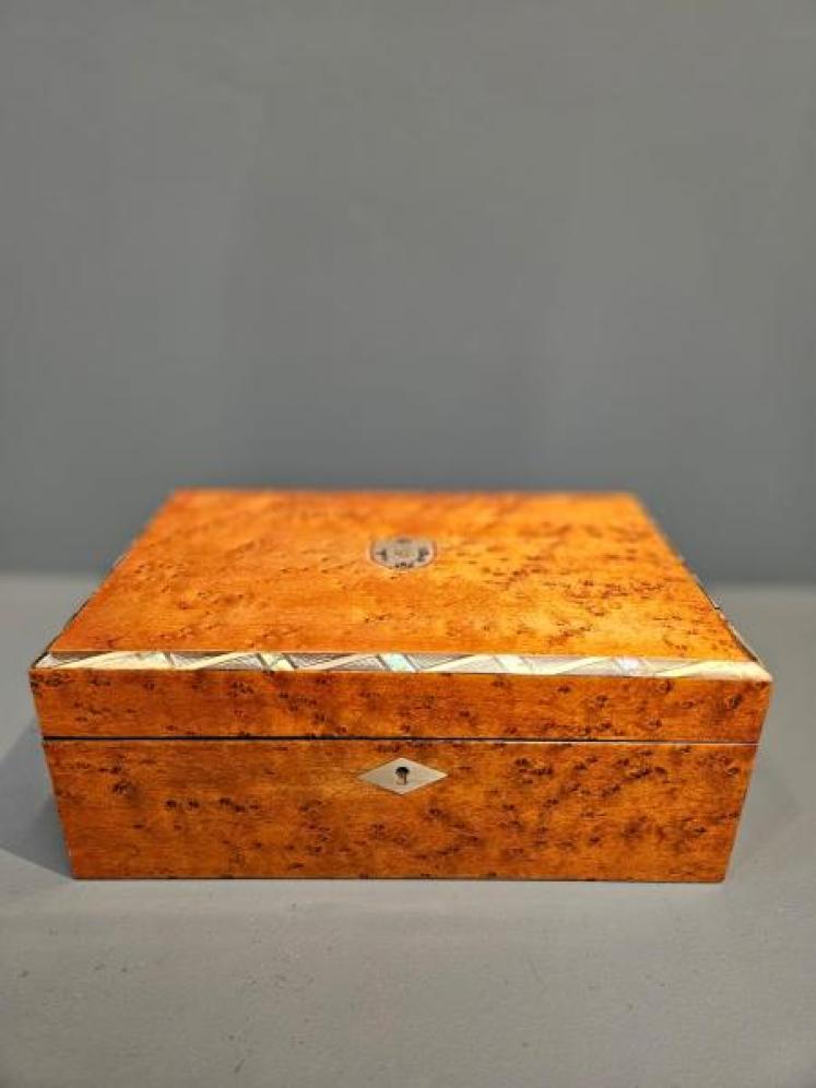 Immaculate Victorian Sewing Box - Image 2