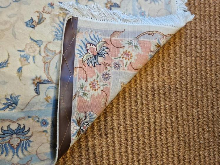 Fine Quality Persian Pure Wool and Silk Rug - Image 6