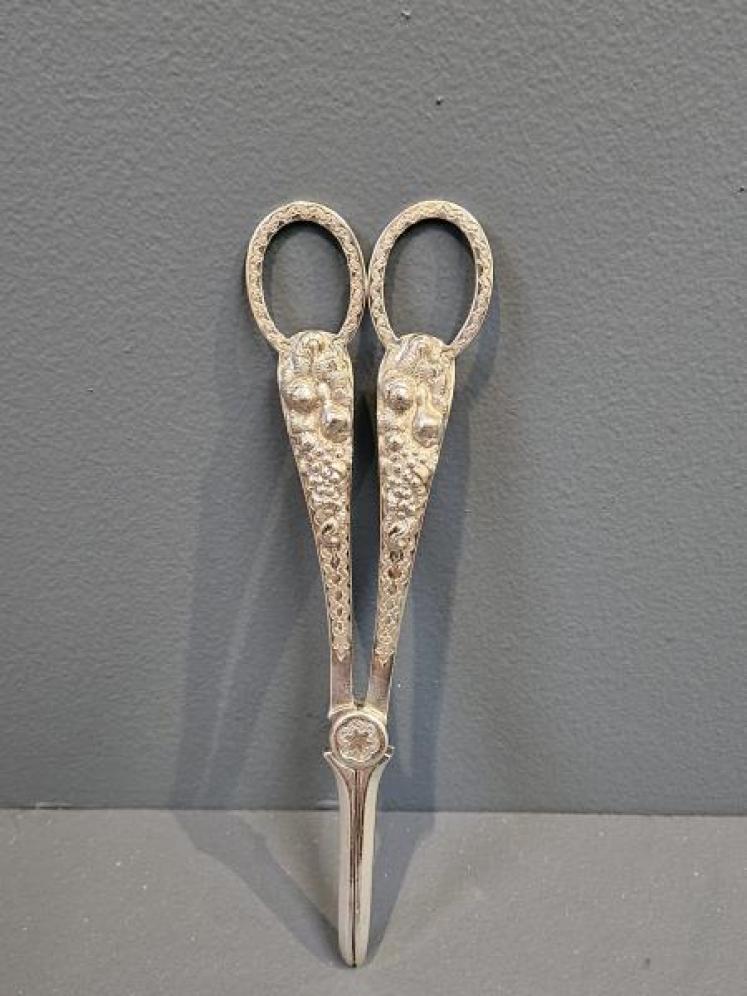 Superb Victorian Cast Silver Grape Scissors - Image 1