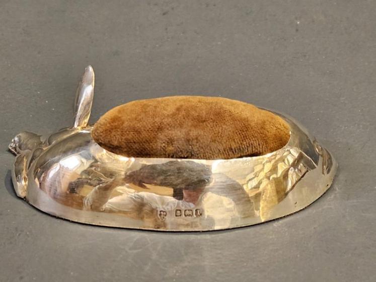 Rare Edwardian Silver Sleeping Pig Pin Cushion - Image 4