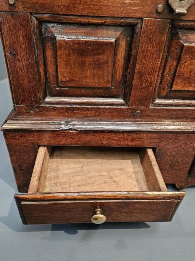 Small George II Coffer Bach - Image 7