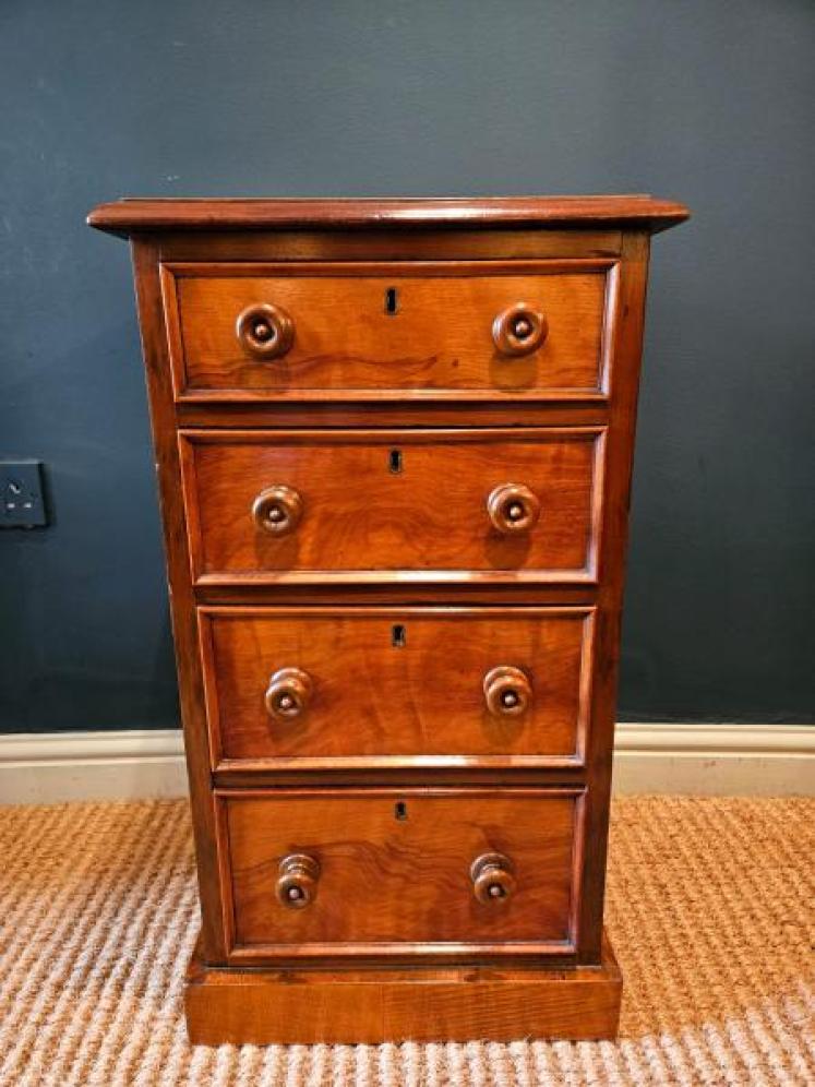 Matching Pair of Victorian Walnut Bedside Chests - Image 4