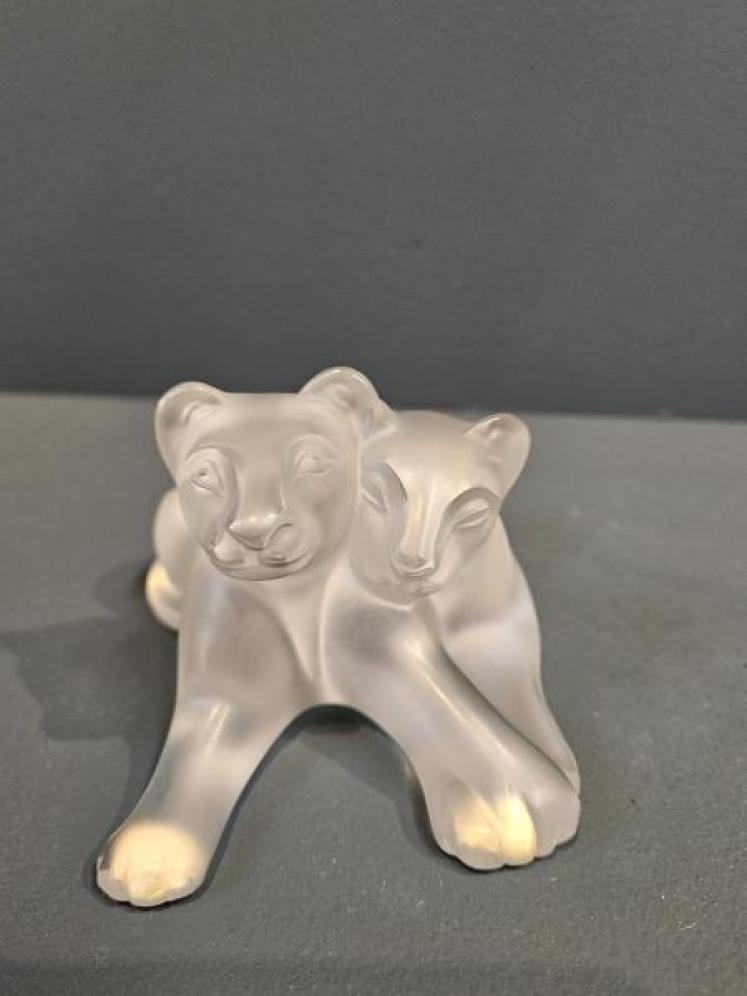 Lalique Opalescent Lion Cubs - Image 7