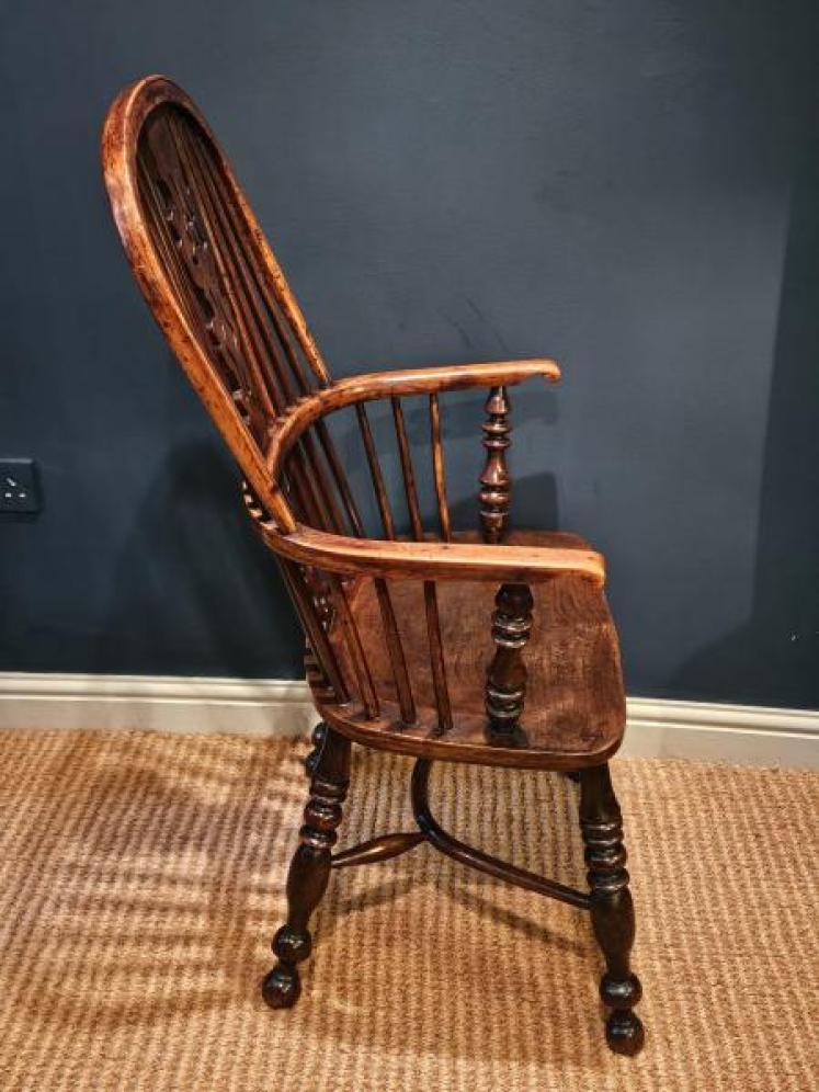 Georgian Burr Yew High Back Windsor Chair - Image 4