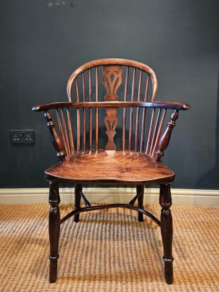 George III Yew Wood Low Back Windsor Chair - Image 1