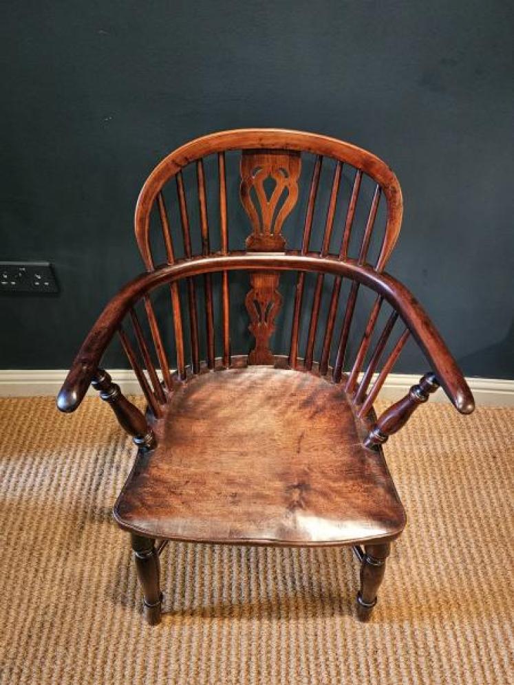 George III Yew Wood Low Back Windsor Chair - Image 2