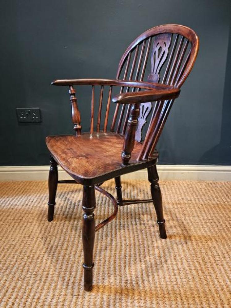 George III Yew Wood Low Back Windsor Chair - Image 3