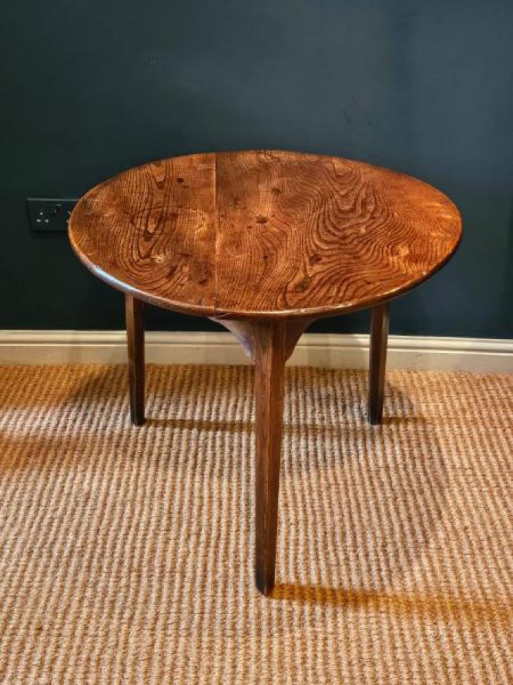 Large George III Elm Cricket Table - Image 1