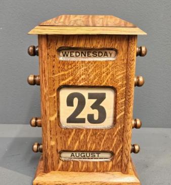 Edwardian Figured Oak Perpetual Desk Calendar 