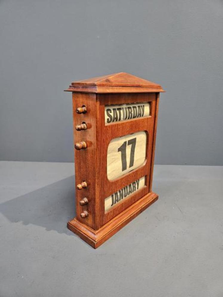 Large Edwardian Mahogany Perpetual Desk Calendar - Image 2
