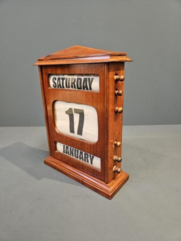 Large Edwardian Mahogany Perpetual Desk Calendar - Image 3