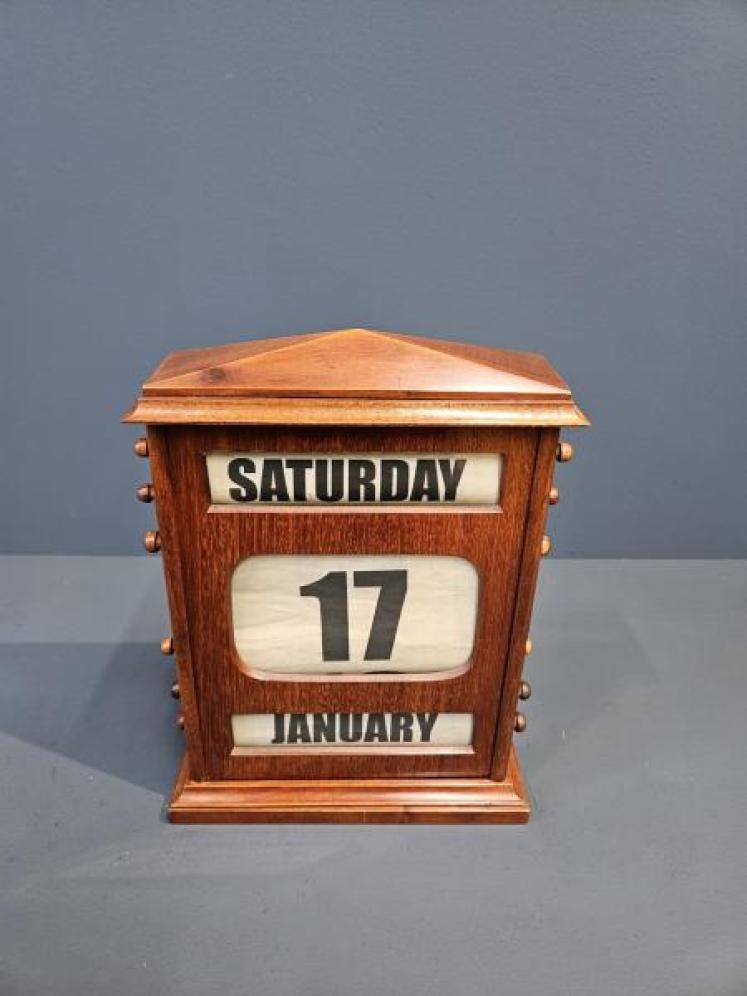 Large Edwardian Mahogany Perpetual Desk Calendar - Image 4