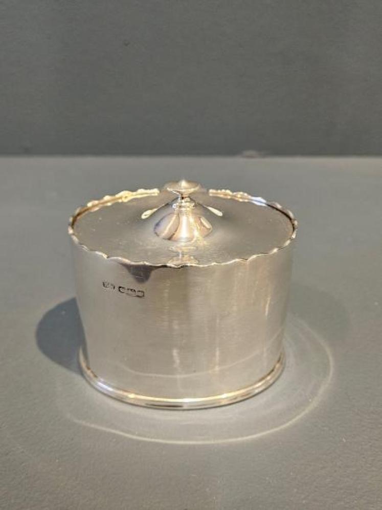 George VI Silver Oval Tea Caddy - Image 7