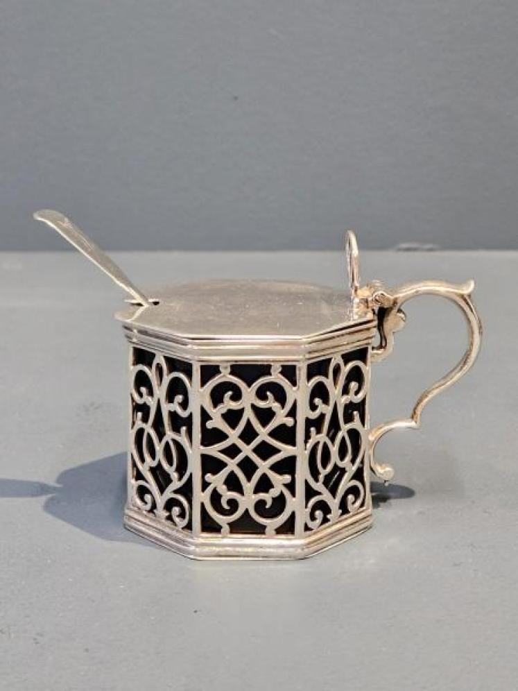 Fine Victorian Silver Mustard Pot By Edward & John Barnard - Image 1