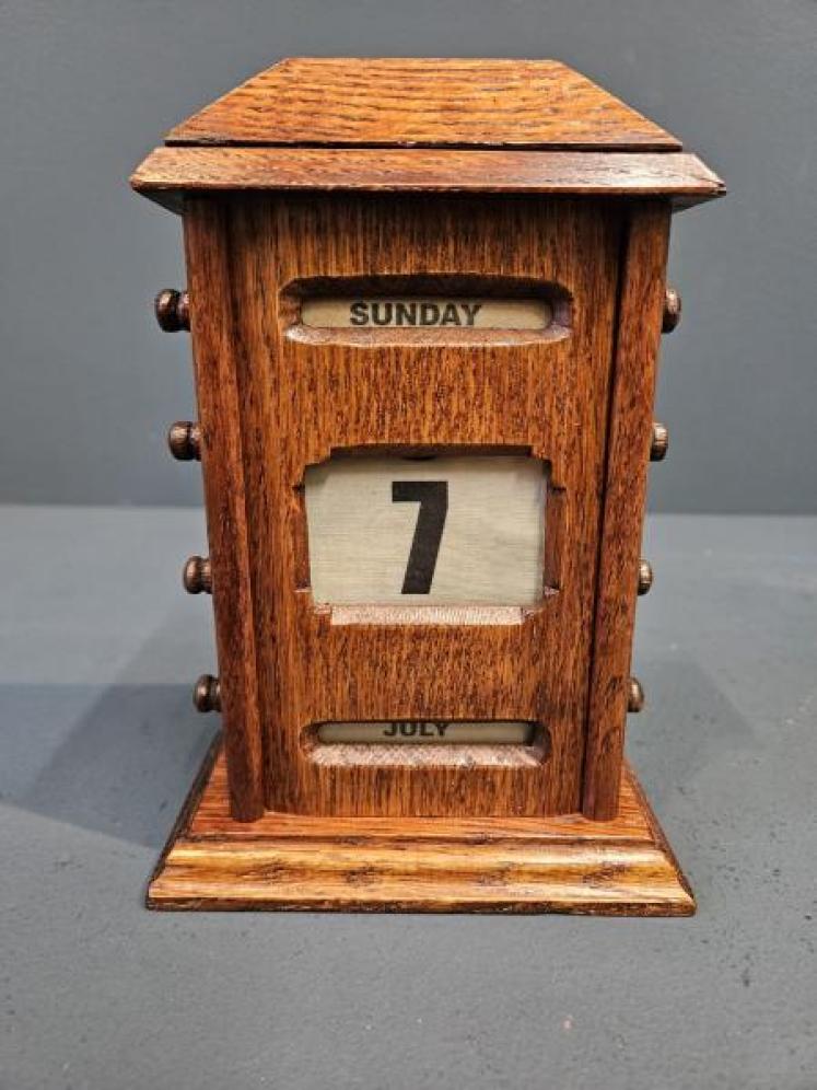 Edwardian Golden Oak Perpetual Desk Calendar - Image 1