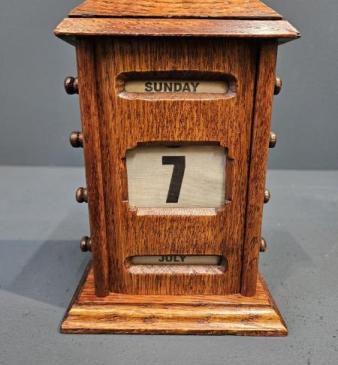 Edwardian Golden Oak Perpetual Desk Calendar