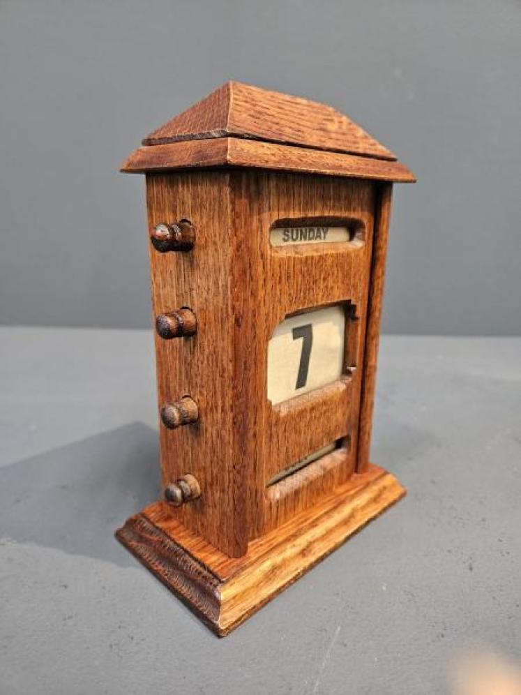 Edwardian Golden Oak Perpetual Desk Calendar - Image 3