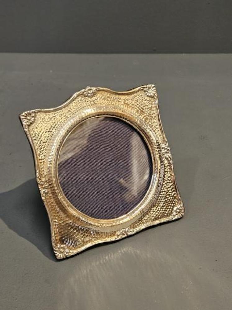 Victorian Planished Silver Photo Frame - Image 2
