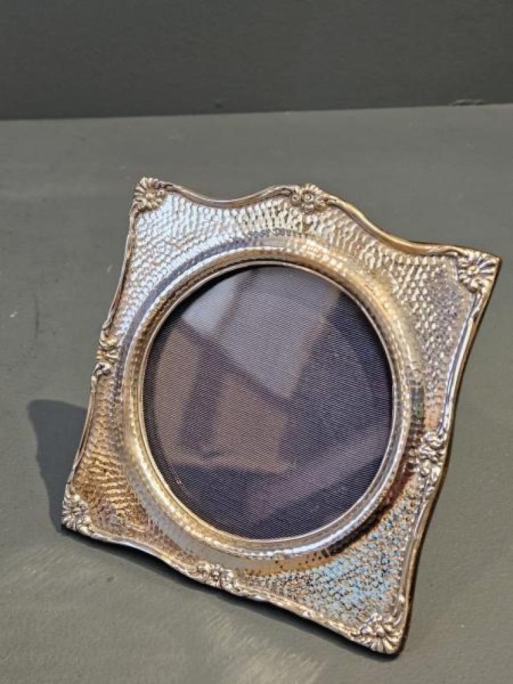Victorian Planished Silver Photo Frame - Image 4