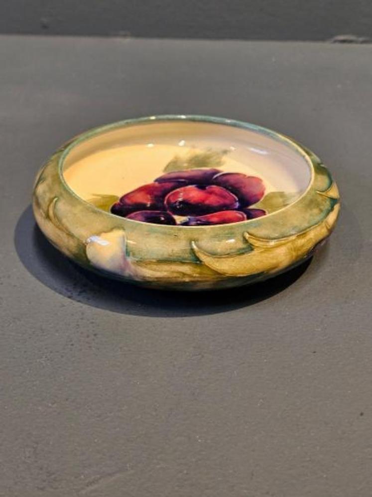 Early Moorcroft Pansy on White Roll Neck Dish - Image 2