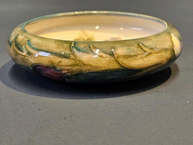 Early Moorcroft Pansy on White Roll Neck Dish - Image 3
