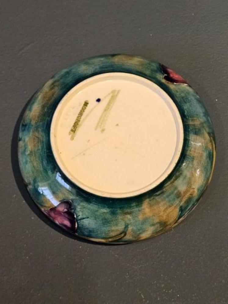 Early Moorcroft Pansy on White Roll Neck Dish - Image 4