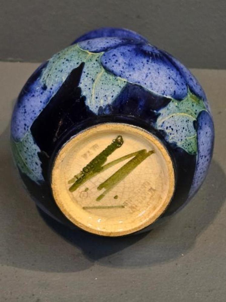 Rare Moorcroft Blue Speckled Ground Pansy Vase - Image 6