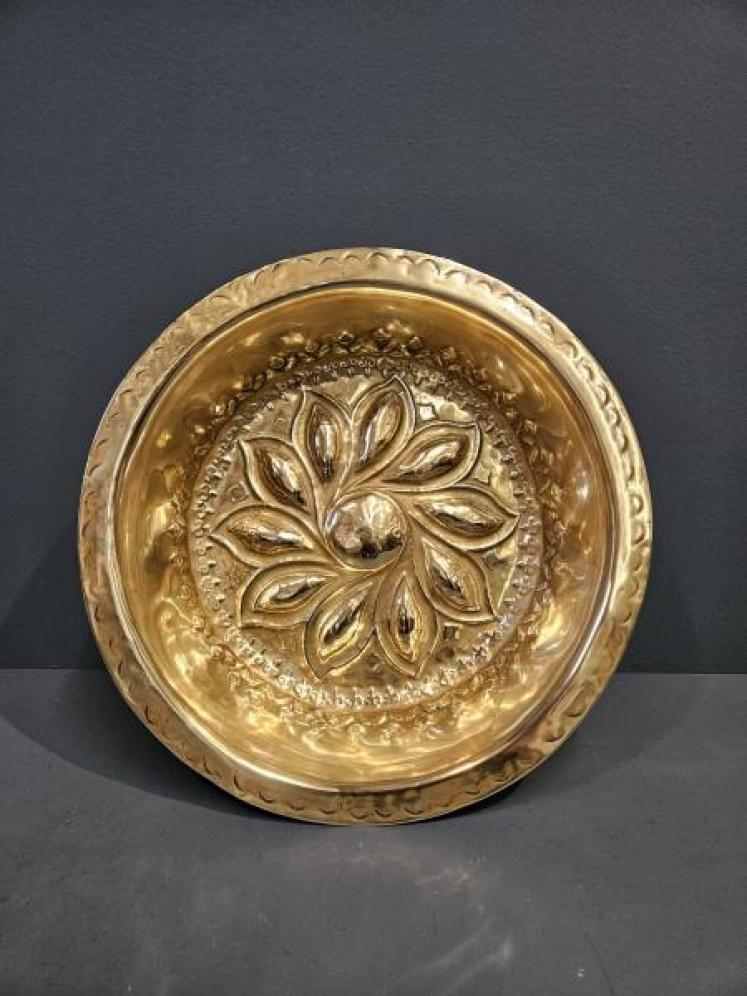 Superb 17th Century Alms Dish - Image 1