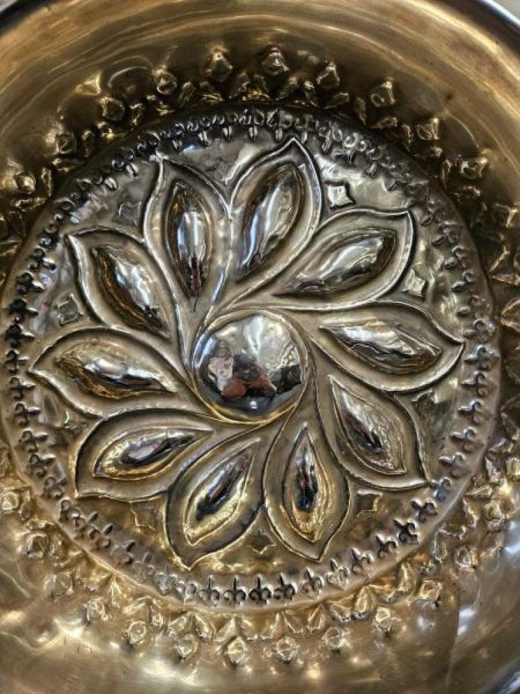 Superb 17th Century Alms Dish - Image 2